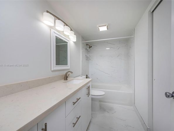 10421 Mahogany Key Cir 105, Miami FL 33196