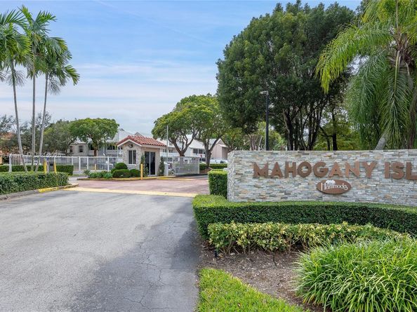 10421 Mahogany Key Cir 105, Miami FL 33196