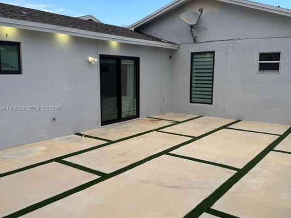 19234 SW 121st Ct, Miami FL 33177