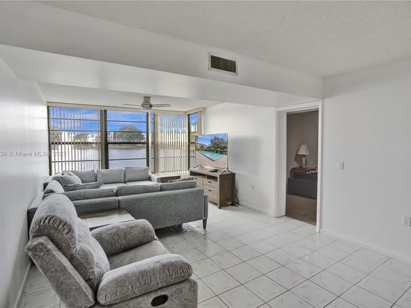 1524 Whitehall Dr 102, Davie FL 33324
