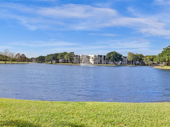 1524 Whitehall Dr 102, Davie FL 33324