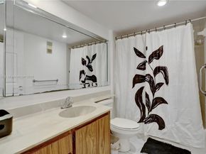 1524 Whitehall Dr 102, Davie FL 33324