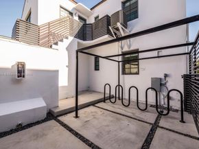 Undisclosed Address #A11901018, Miami Beach FL 33141