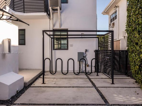 Undisclosed Address #A11901018, Miami Beach FL 33141