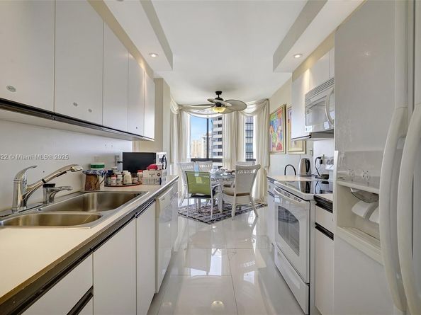 1000 Island Blvd 2004, Aventura FL 33160