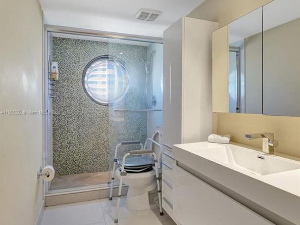 1000 Island Blvd 2004, Aventura FL 33160