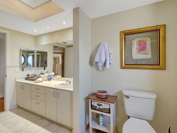 1000 Island Blvd 2004, Aventura FL 33160