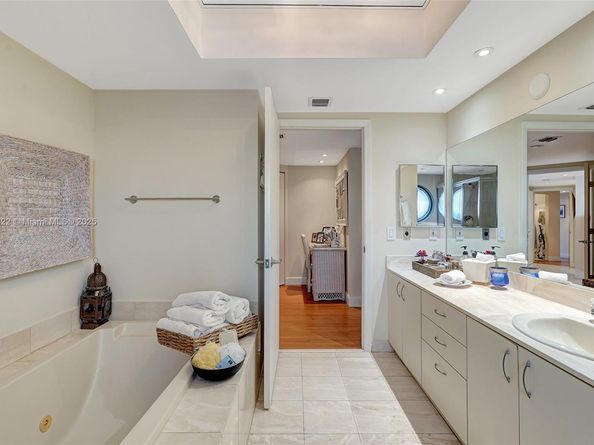 1000 Island Blvd 2004, Aventura FL 33160