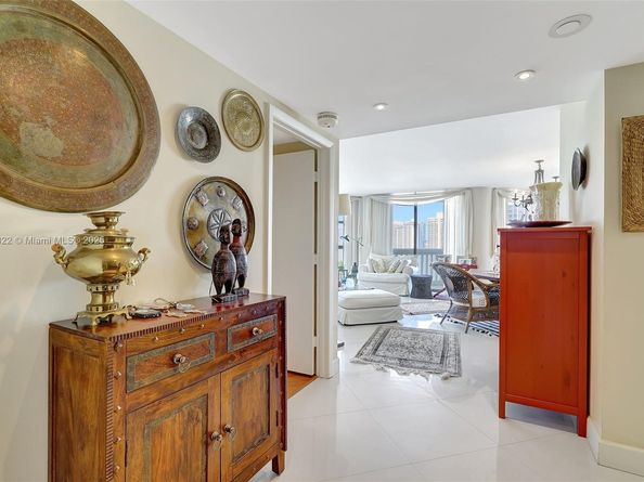 1000 Island Blvd 2004, Aventura FL 33160