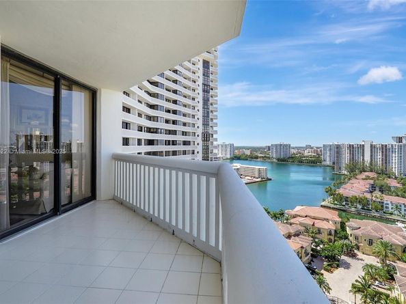 1000 Island Blvd 2004, Aventura FL 33160