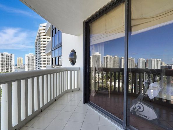 1000 Island Blvd 2004, Aventura FL 33160