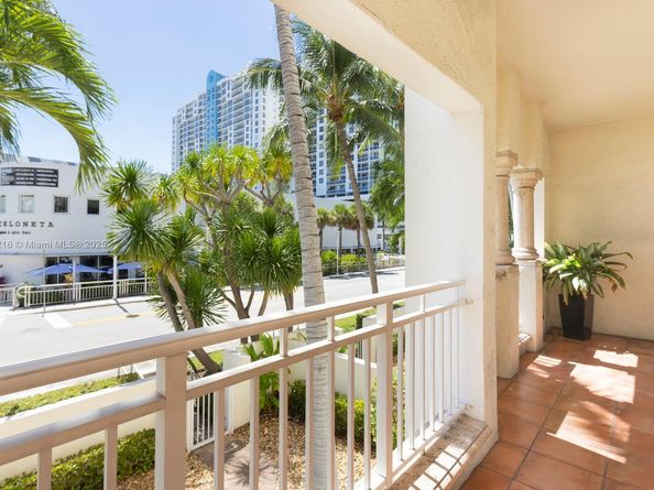 1415 Sunset Harbour 203, Miami Beach FL 33139