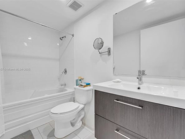 690 SW 1st Ct 2710, Miami FL 33130