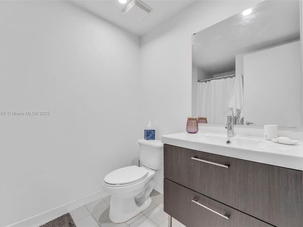 690 SW 1st Ct 2710, Miami FL 33130