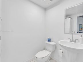690 SW 1st Ct 2710, Miami FL 33130