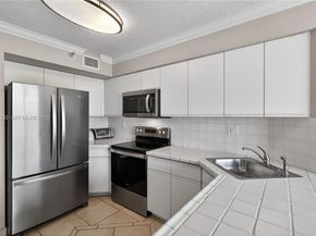 3530 Mystic Pointe Dr 2202, Aventura FL 33180