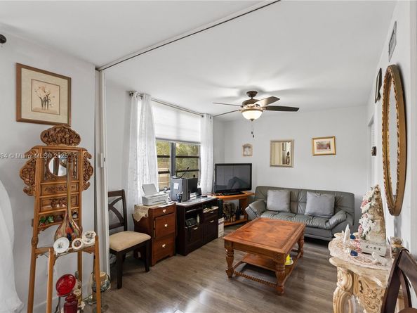 1000 Colony Point Cir 308, Pembroke Pines FL 33026