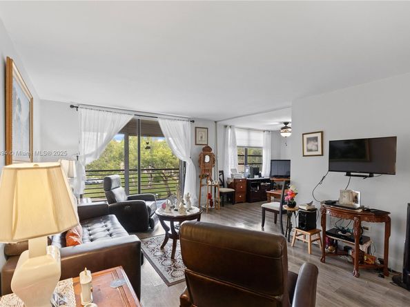 1000 Colony Point Cir 308, Pembroke Pines FL 33026