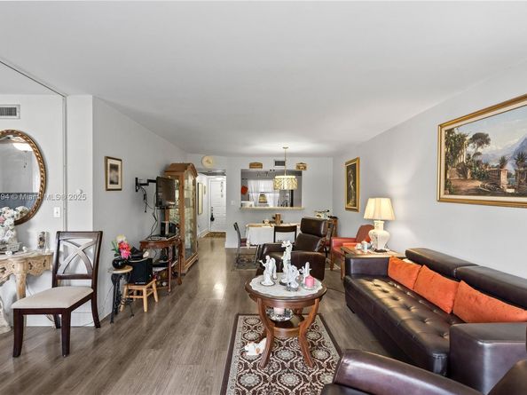 1000 Colony Point Cir 308, Pembroke Pines FL 33026