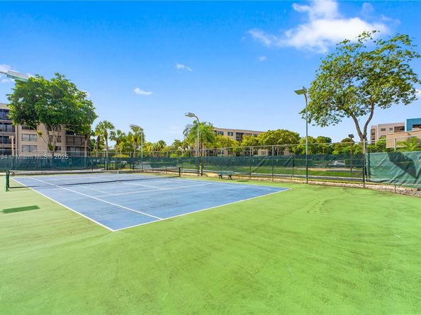 1000 Colony Point Cir 308, Pembroke Pines FL 33026