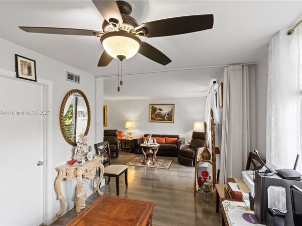 1000 Colony Point Cir 308, Pembroke Pines FL 33026