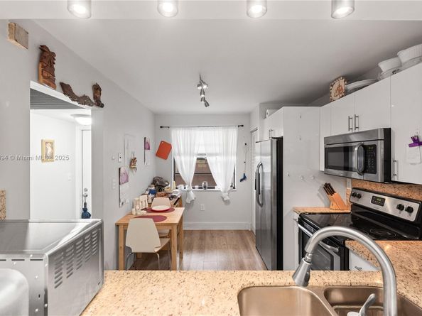 1000 Colony Point Cir 308, Pembroke Pines FL 33026