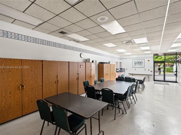 1000 Colony Point Cir 308, Pembroke Pines FL 33026