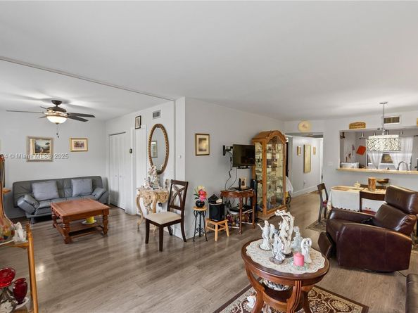 1000 Colony Point Cir 308, Pembroke Pines FL 33026