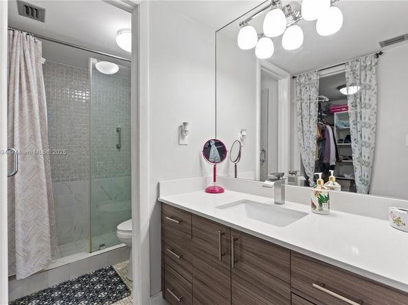 1000 Colony Point Cir 308, Pembroke Pines FL 33026