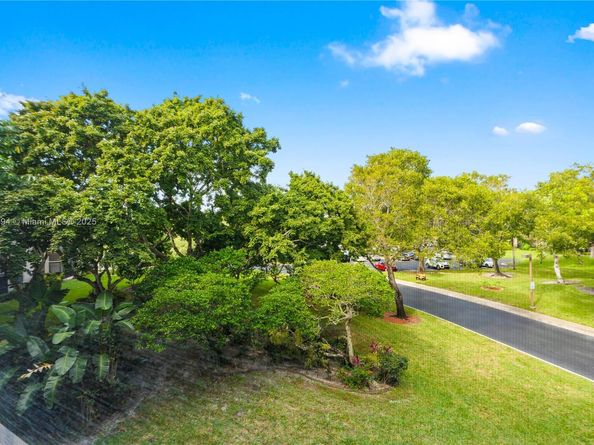 1000 Colony Point Cir 308, Pembroke Pines FL 33026