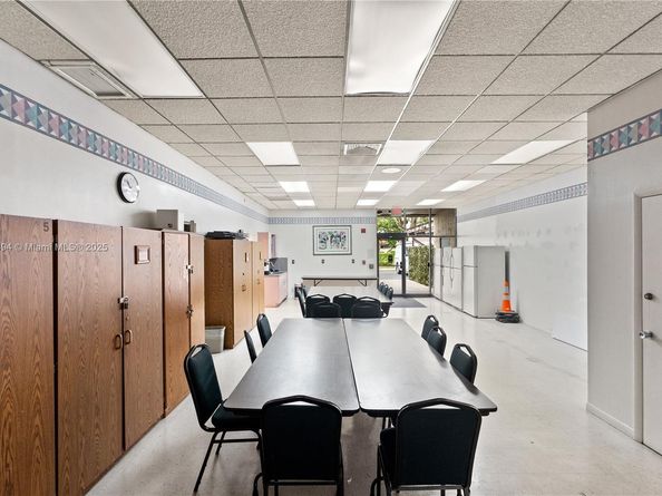 1000 Colony Point Cir 308, Pembroke Pines FL 33026