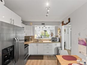 1000 Colony Point Cir 308, Pembroke Pines FL 33026