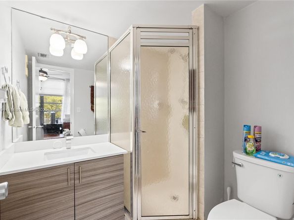 1000 Colony Point Cir 308, Pembroke Pines FL 33026