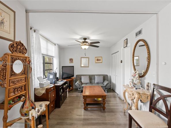 1000 Colony Point Cir 308, Pembroke Pines FL 33026