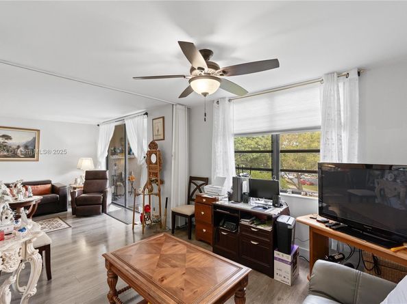 1000 Colony Point Cir 308, Pembroke Pines FL 33026