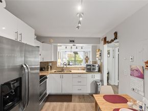 1000 Colony Point Cir 308, Pembroke Pines FL 33026