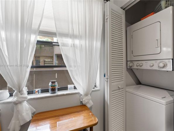 1000 Colony Point Cir 308, Pembroke Pines FL 33026