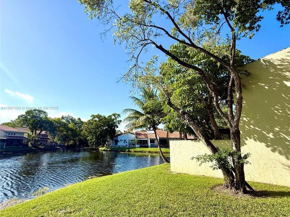 711 E Coco Plum Cir 5, Plantation FL 33324