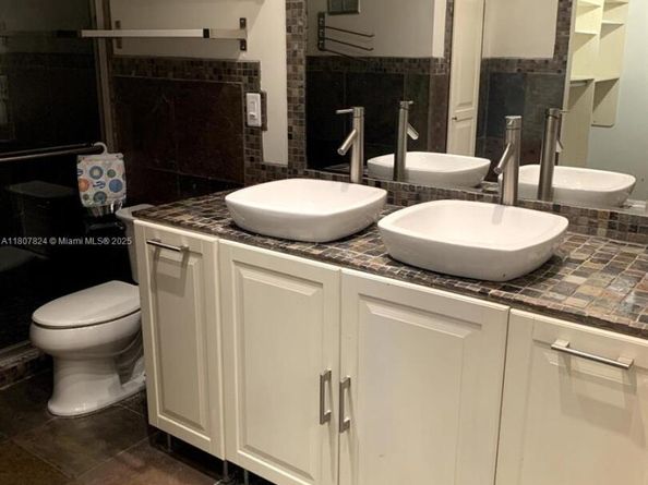 711 E Coco Plum Cir 5, Plantation FL 33324