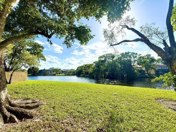 711 E Coco Plum Cir 5, Plantation FL 33324
