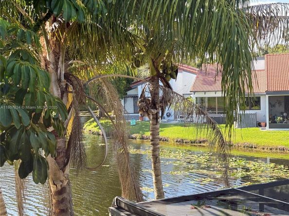 711 E Coco Plum Cir 5, Plantation FL 33324
