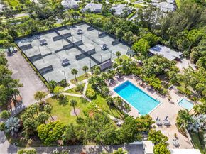 9047 Baybury Ln, West Palm Beach FL 33411