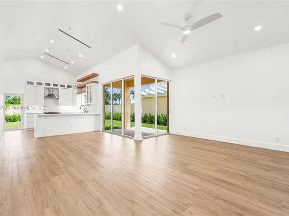 9047 Baybury Ln, West Palm Beach FL 33411