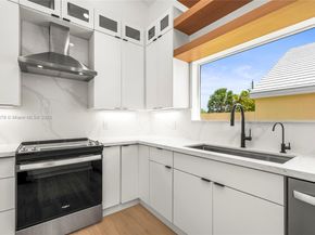 9047 Baybury Ln, West Palm Beach FL 33411