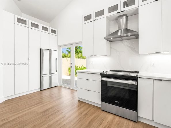 9047 Baybury Ln, West Palm Beach FL 33411