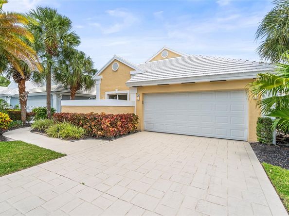 9047 Baybury Ln, West Palm Beach FL 33411
