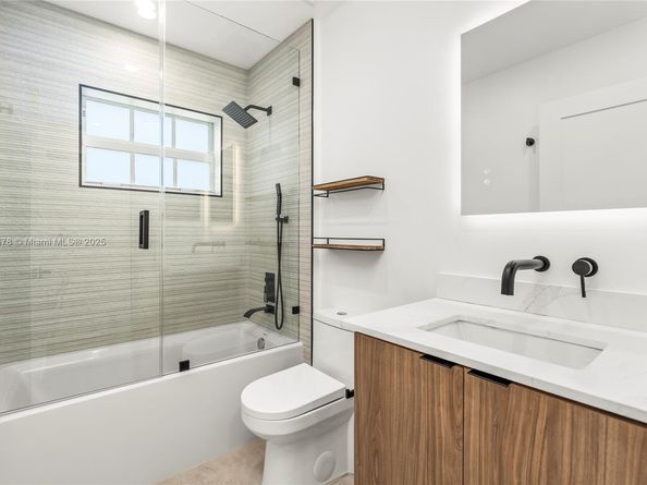 9047 Baybury Ln, West Palm Beach FL 33411