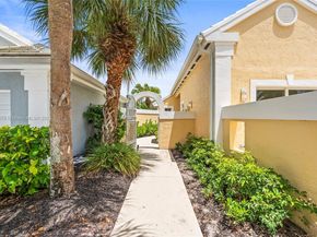 9047 Baybury Ln, West Palm Beach FL 33411