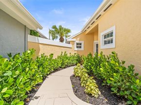 9047 Baybury Ln, West Palm Beach FL 33411