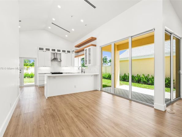 9047 Baybury Ln, West Palm Beach FL 33411